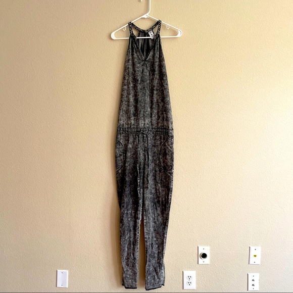 Acid wash retro feel black gray jumpsuit mock neck or halter style neck shape - Picture 2 of 4